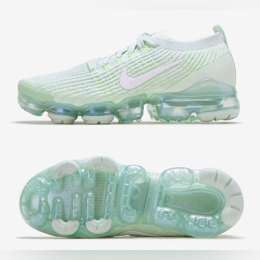 NIKE RUNNING Wmns Air Vapormax Flyknit 3. Size 7